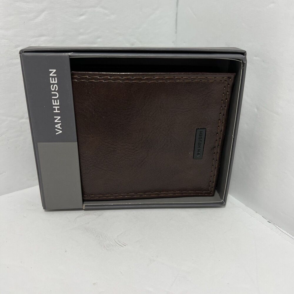 VAN HEUSEN Men’s Brown Wallet NEW with tag and giftbox.